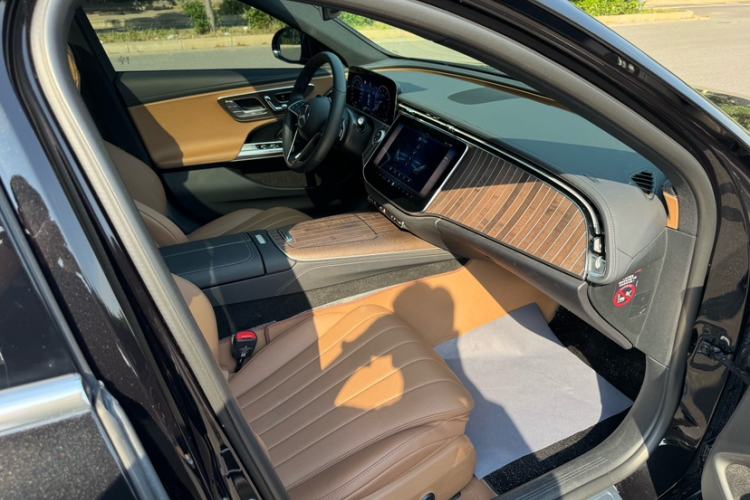 Used Mercedes-Benz E-Class 2025 E 300 L Stylish Model Interior 8