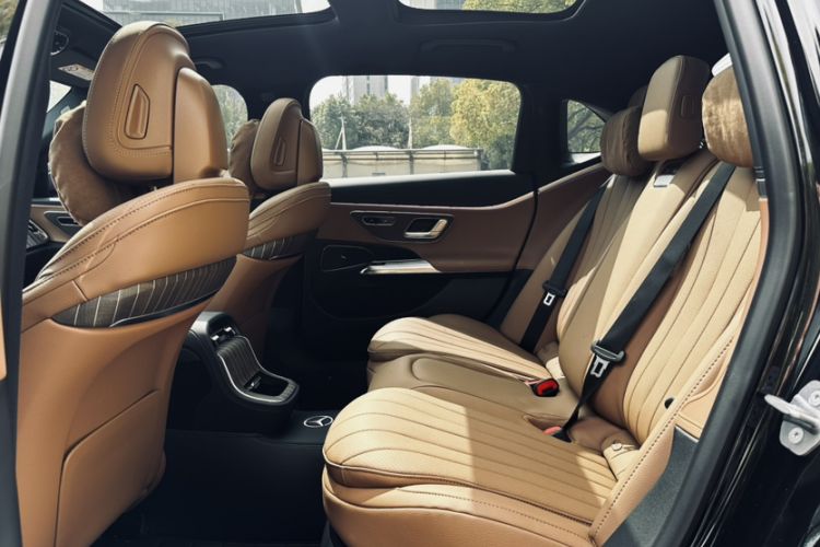 Used Mercedes-Benz E-Class 2025 Facelift E 300 L Fashion Edition Interior 8