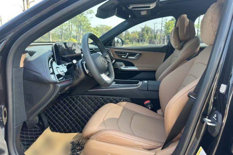 Used Mercedes-Benz E-Class 2025 Facelift E 300 L Luxury Sport Edition Interior 8