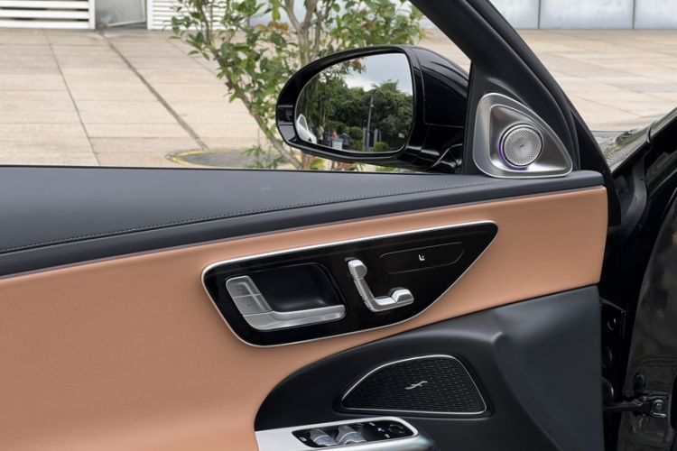 Used Mercedes-Benz E-Class 2025 E 260 L Interior 8