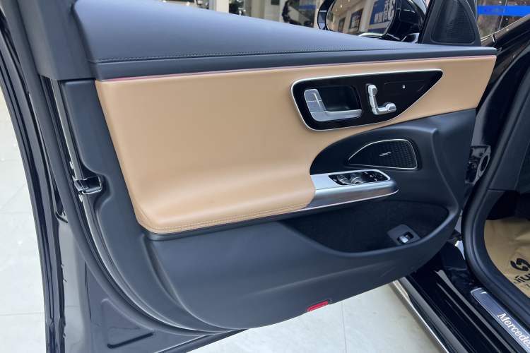 Used Mercedes-Benz E-Class 2025-Year Facelift E 260 L Interior 9