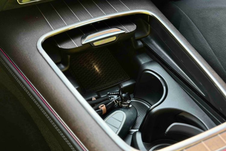 Used Mercedes-Benz E-Class 2025 Facelift E 300 L Luxury Edition Interior 9