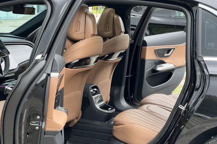 Used Mercedes-Benz E-Class 2025 E 260 L Interior 9