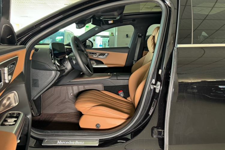 Used Mercedes-Benz E-Class 2025 Facelift E 300 L Luxury Edition Interior 9