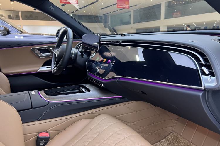 Used Mercedes-Benz E-Class 2025 E 300 L Luxury Model Interior 9