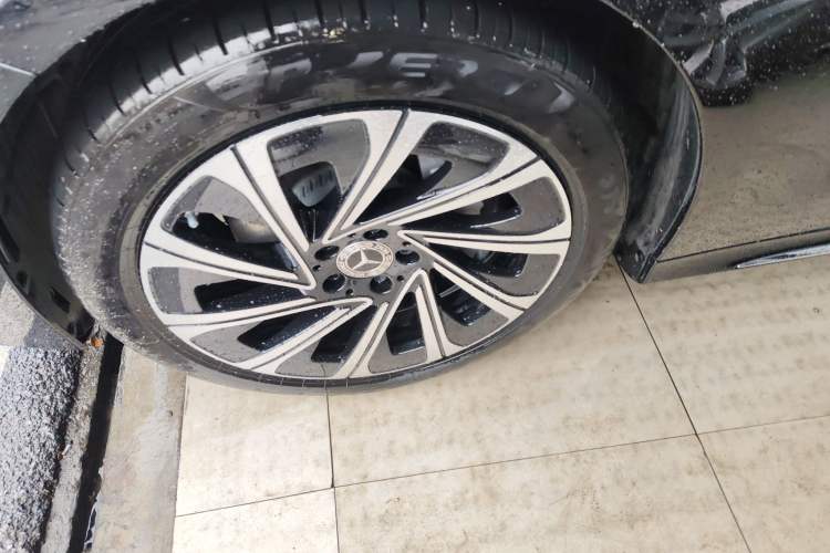 Used Mercedes-Benz E-Class 2025 E 300 L Luxury Model Left Front Wheel Hub