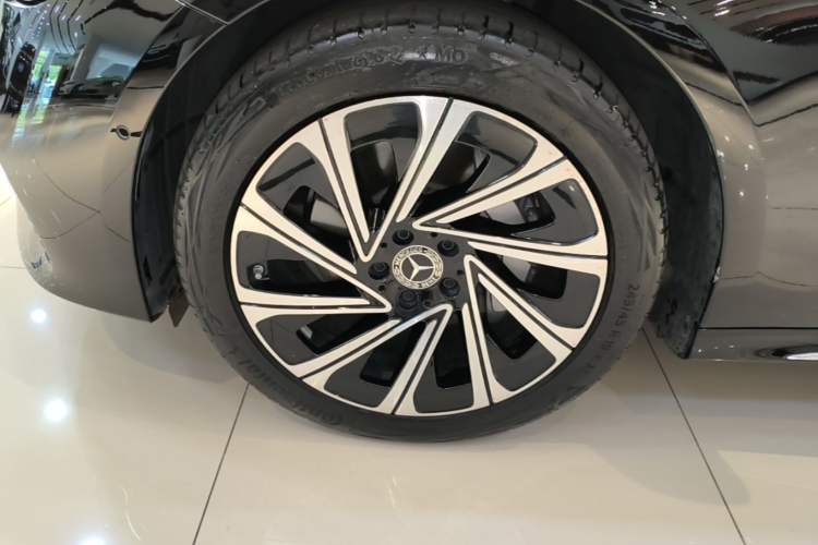 Used Mercedes-Benz E-Class 2025 E 300 L Luxury Model Left Front Wheel Hub