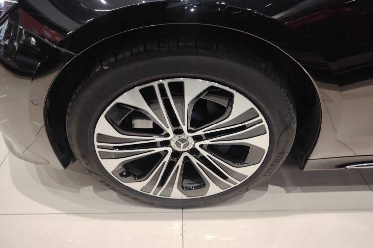 Used Mercedes-Benz E-Class 2025 Facelift E 300 L Luxury Edition Left Front Wheel Hub