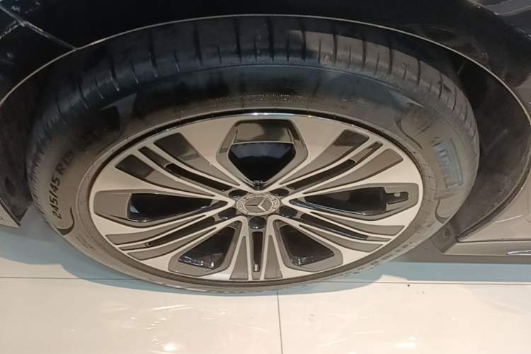 Used Mercedes-Benz E-Class 2025 Facelift E 300 L Luxury Edition Left Front Wheel Hub