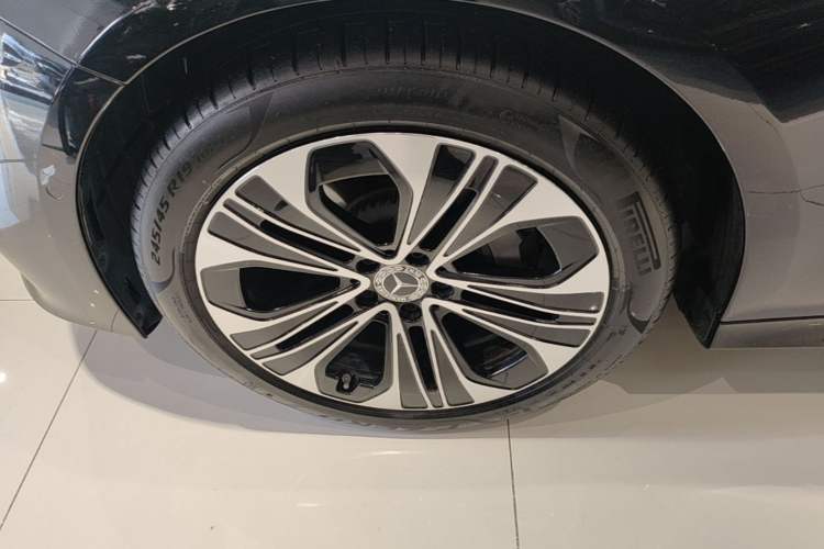 Used Mercedes-Benz E-Class 2025 Facelift E 300 L Luxury Edition Left Front Wheel Hub