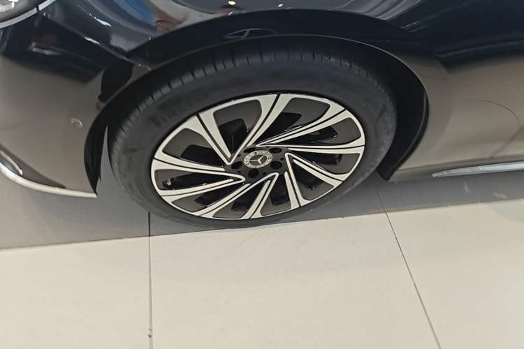 Used Mercedes-Benz E-Class 2025 E 300 L Luxury Model Left Front Wheel Hub