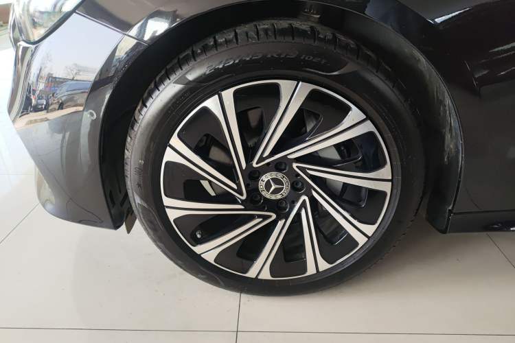 Used Mercedes-Benz E-Class 2025 E 300 L Luxury Model Left Front Wheel Hub