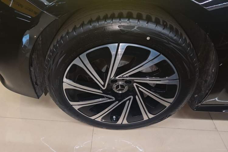 Used Mercedes-Benz E-Class 2025 E 300 L Luxury Model Left Front Wheel Hub