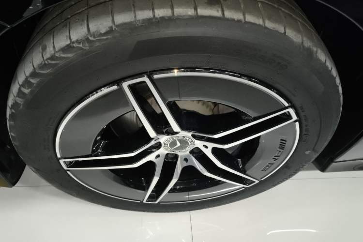 Used Mercedes-Benz E-Class 2025 Refresh E 300 Fashion Edition Sport Version Left Front Wheel Hub