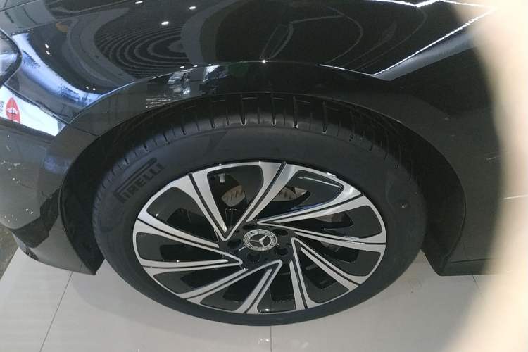 Used Mercedes-Benz E-Class 2025 E 300 L Luxury Model Left Front Wheel Hub