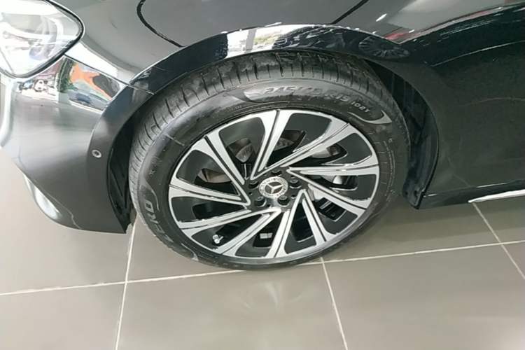 Used Mercedes-Benz E-Class 2025 E 300 L Luxury Model Left Front Wheel Hub