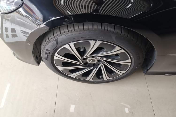 Used Mercedes-Benz E-Class 2025 E 300 L Luxury Model Left Front Wheel Hub