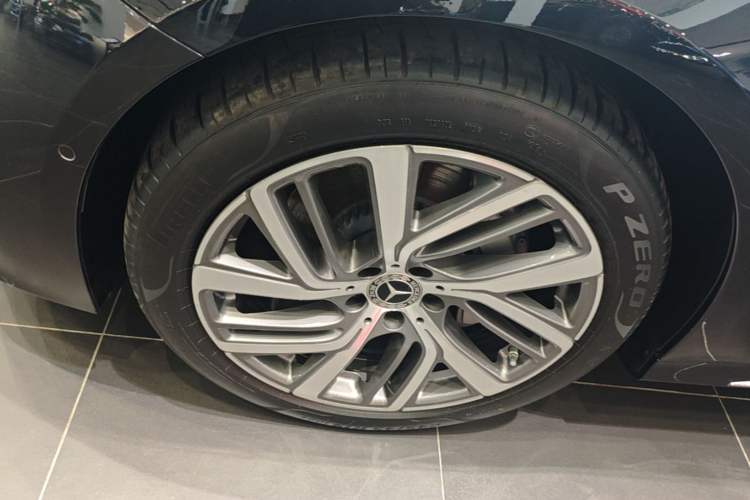 Used Mercedes-Benz E-Class 2025 E 300 L Stylish Model Left Front Wheel Hub