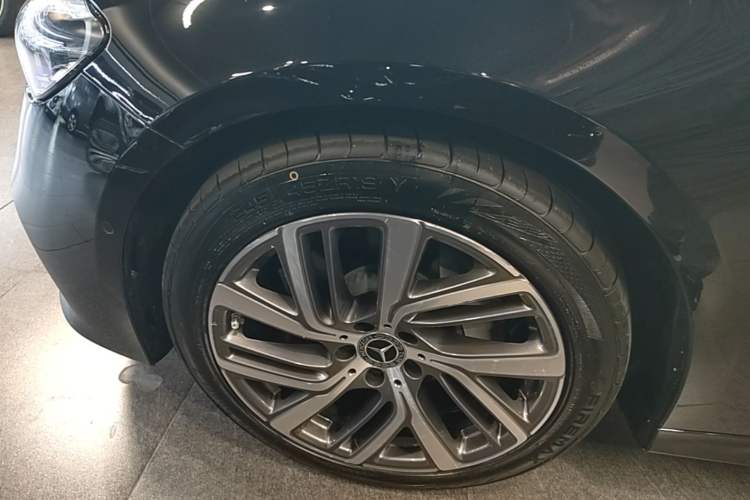 Used Mercedes-Benz E-Class 2025 E 300 L Stylish Model Left Front Wheel Hub
