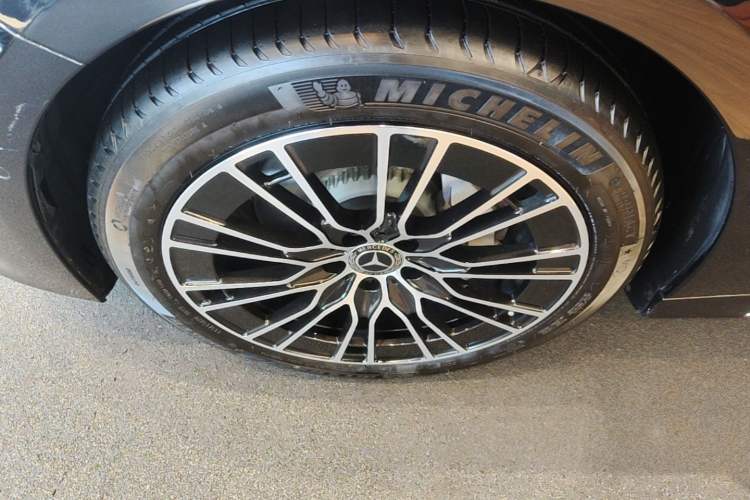 Used Mercedes-Benz E-Class 2025 E 300 L Luxury Model Left Front Wheel Hub