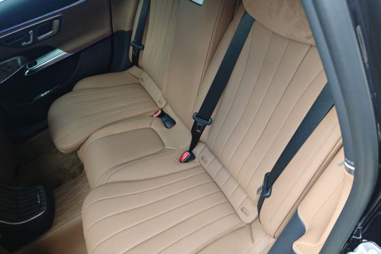 Used Mercedes-Benz E-Class 2025 Facelift E 300 L Luxury Edition Left Rear Seat