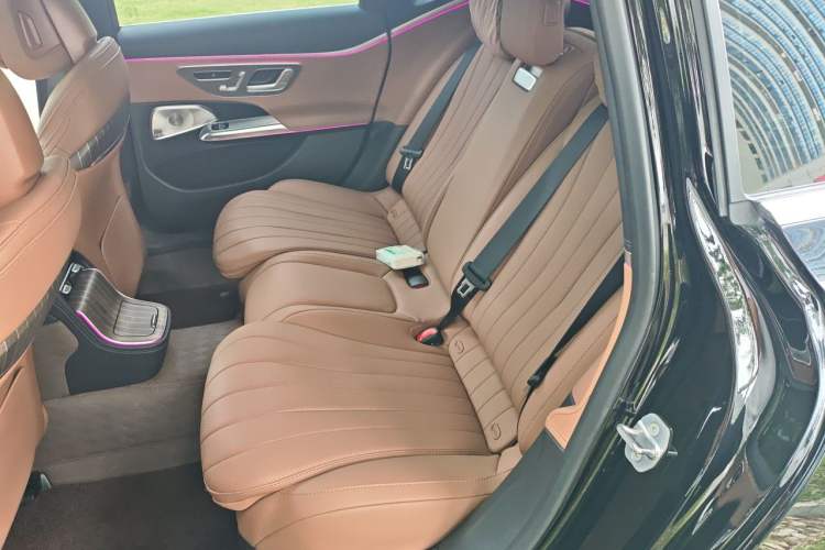 Used Mercedes-Benz E-Class 2025 E 300 L Luxury Model Left Rear Seat