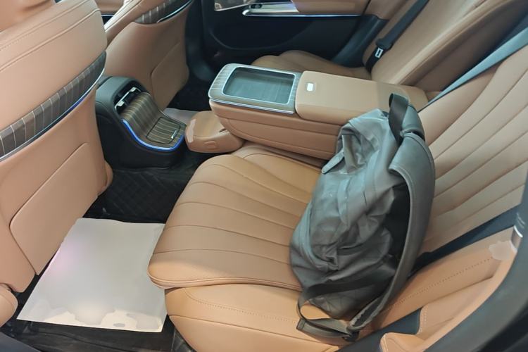 Used Mercedes-Benz E-Class 2025 E 300 L Luxury Model Left Rear Seat