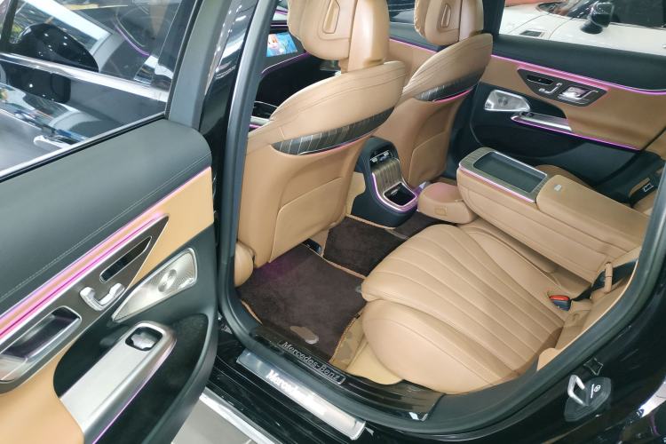 Used Mercedes-Benz E-Class 2025 E 300 L Luxury Model Left Rear Seat