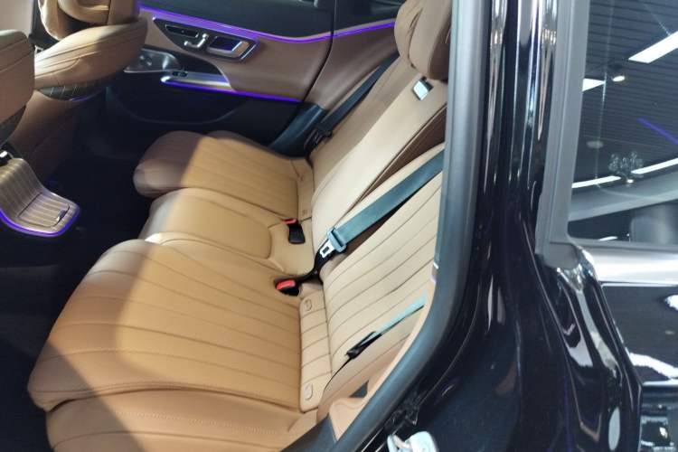 Used Mercedes-Benz E-Class 2025 E 300 L Luxury Model Left Rear Seat