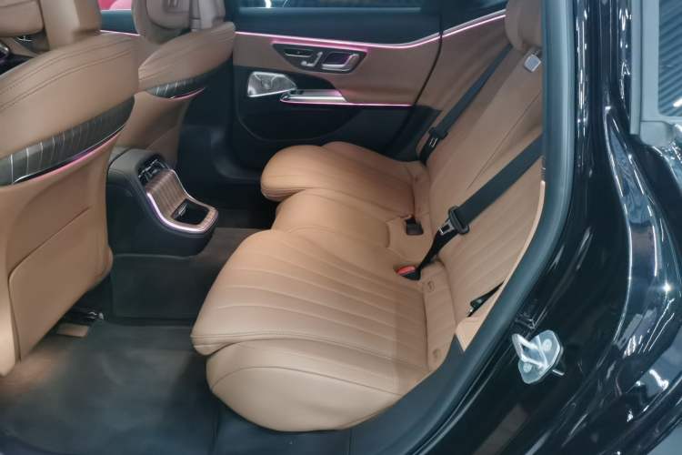 Used Mercedes-Benz E-Class 2025 E 300 L Luxury Model Left Rear Seat