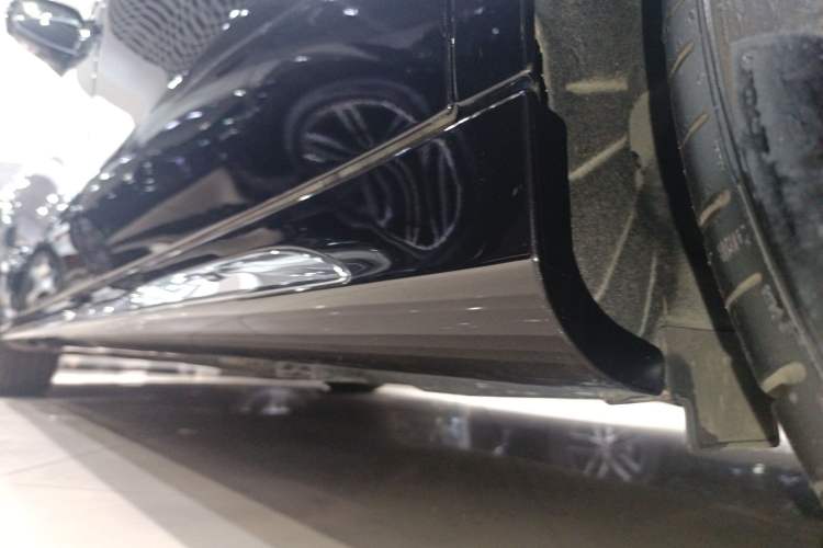 Used Mercedes-Benz E-Class 2025 E 300 L Luxury Model Left Side Sill
