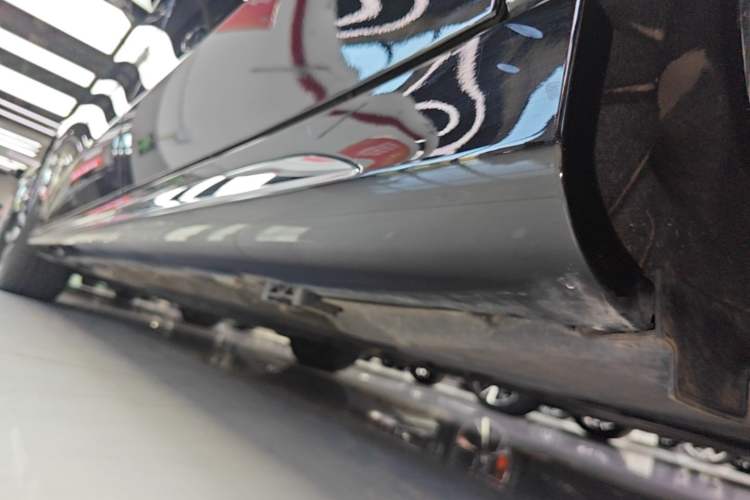 Used Mercedes-Benz E-Class 2025 E 300 L Luxury Model Left Side Sill