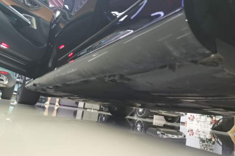 Used Mercedes-Benz E-Class 2025 E 300 L Luxury Model Left Side Sill