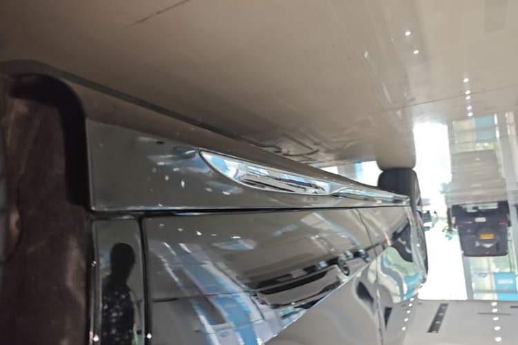 Used Mercedes-Benz E-Class 2025 E 300 L Luxury Model Left Side Sill