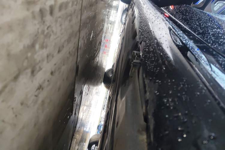 Used Mercedes-Benz E-Class 2025 E 300 L Luxury Model Left Side Sill