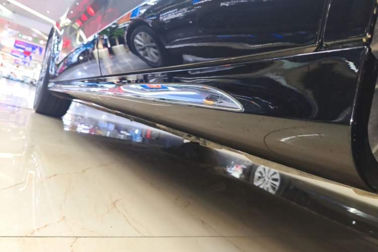 Used Mercedes-Benz E-Class 2025 E 300 L Stylish Model Left Side Sill