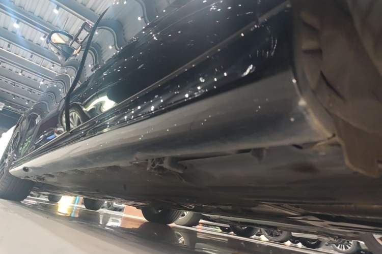 Used Mercedes-Benz E-Class 2025 E 300 L Luxury Model Left Side Sill