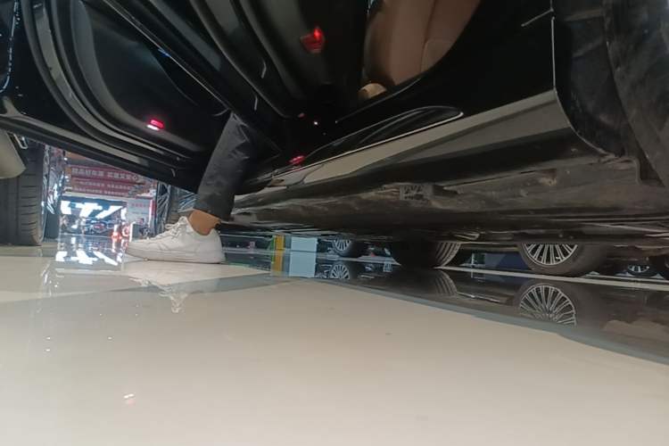 Used Mercedes-Benz E-Class 2025 Facelift E 300 L Luxury Edition Left Side Sill