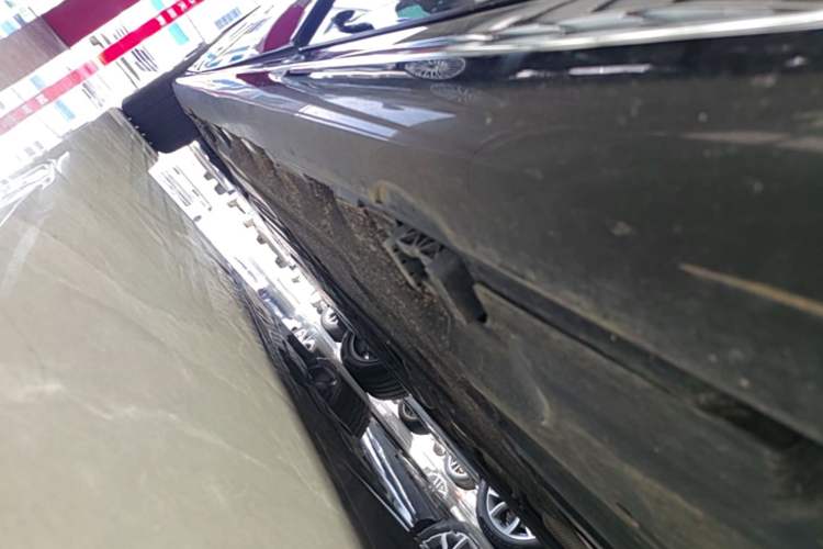Used Mercedes-Benz E-Class 2025 E 300 L Stylish Model Left Side Sill