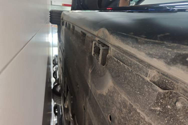 Used Mercedes-Benz E-Class 2025 Facelift E 300 L Fashion Edition Left Side Sill