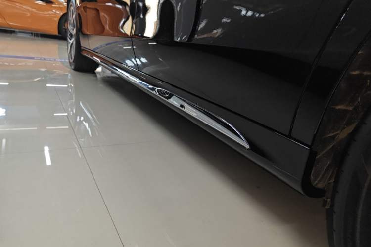 Used Mercedes-Benz E-Class 2025 E 300 L Stylish Model Left Side Sill
