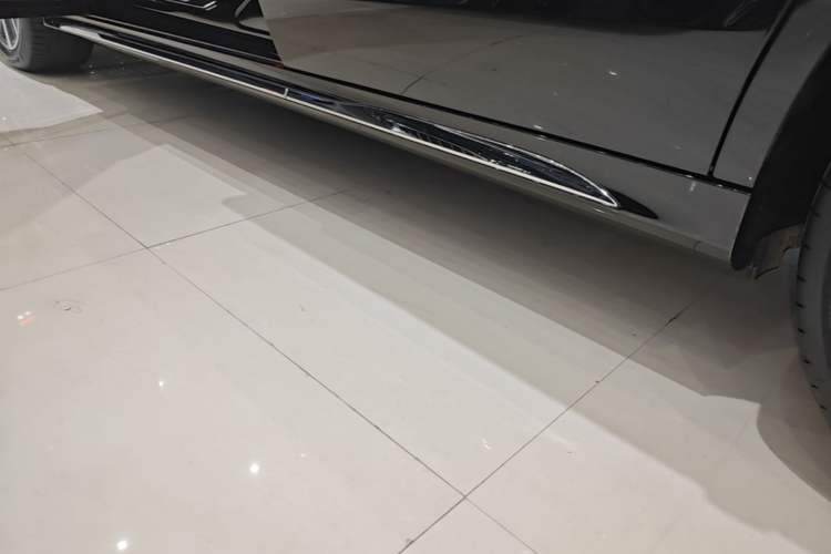 Used Mercedes-Benz E-Class 2025 Facelift E 300 L Fashion Edition Left Side Sill