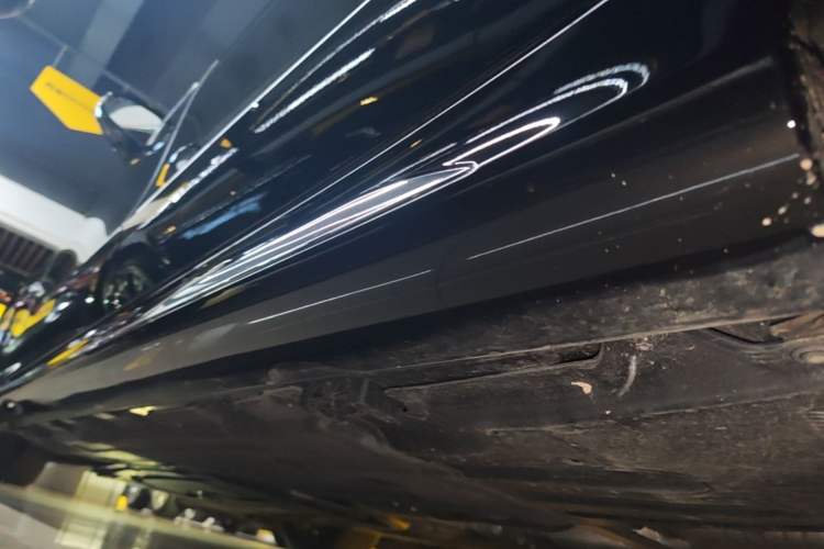 Used Mercedes-Benz E-Class 2025 E 300 L Luxury Model Left Side Sill