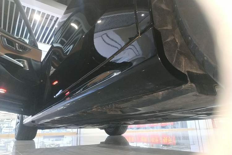 Used Mercedes-Benz E-Class 2025 E 300 L Luxury Model Left Side Sill