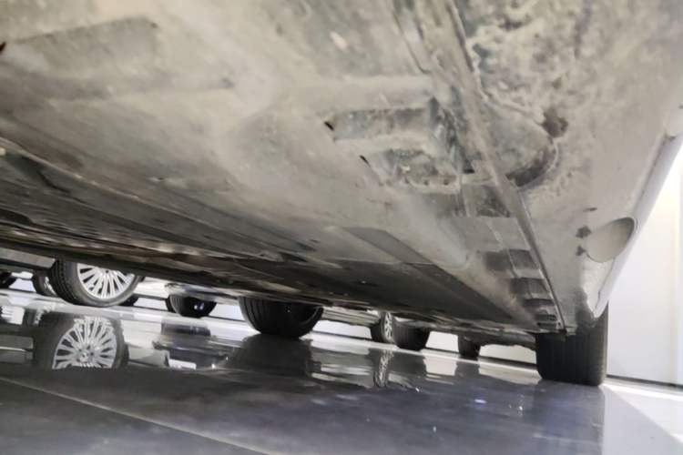 Used Mercedes-Benz E-Class 2025 E 300 L Luxury Model Left Side Sill