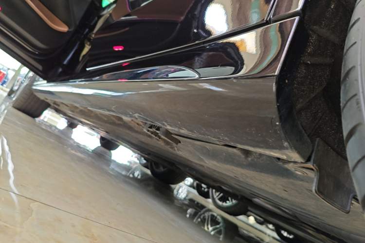 Used Mercedes-Benz E-Class 2025 E 300 L Stylish Model Left Side Sill