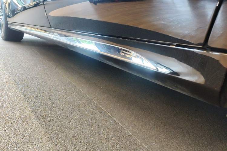 Used Mercedes-Benz E-Class 2025 E 300 L Luxury Model Left Side Sill