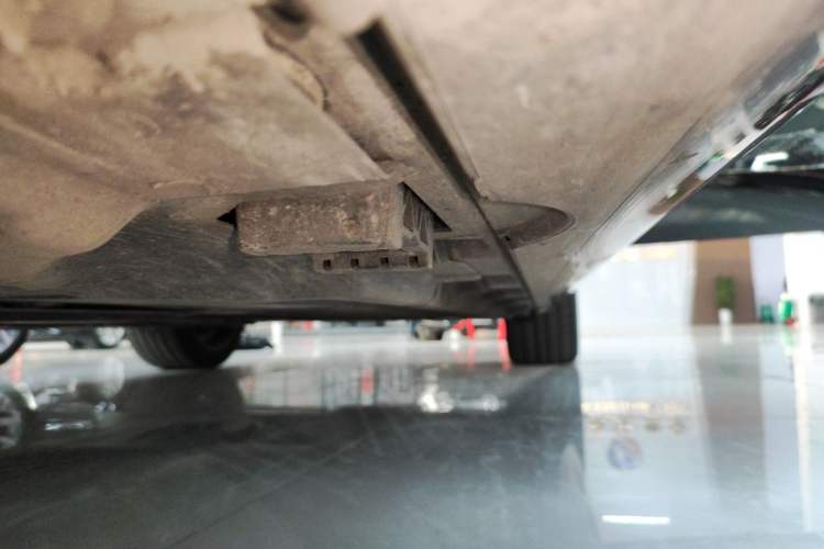 Used Mercedes-Benz E-Class 2025 E 300 L Stylish Model Left Side Sill