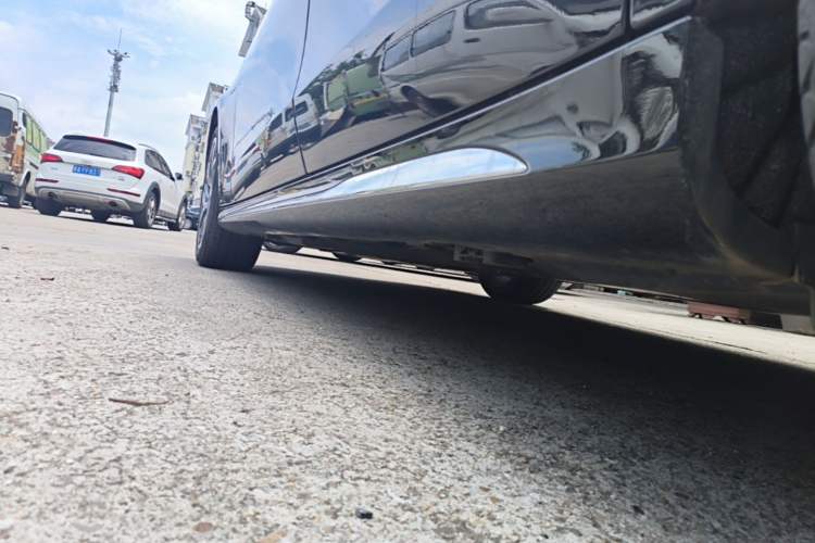 Used Mercedes-Benz E-Class 2025 E 300 L Stylish Model Left Side Sill