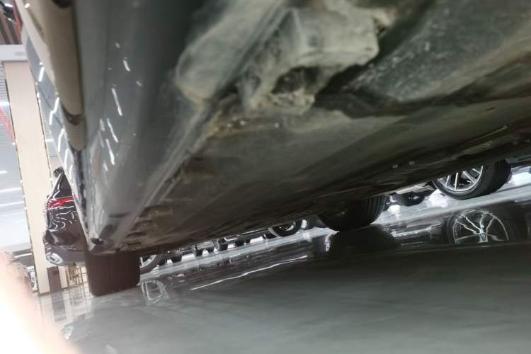 Used Mercedes-Benz E-Class 2025 E 300 L Luxury Model Left Side Sill